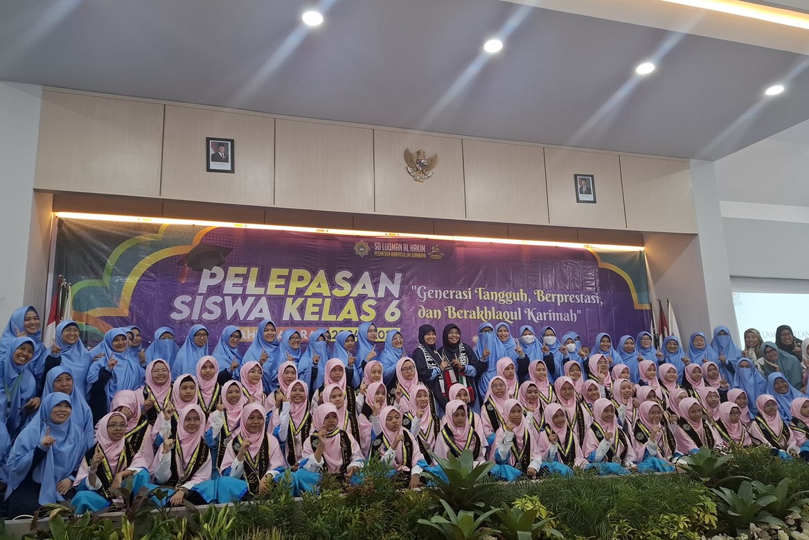 SD Luqman Al Hakim Surabaya Gelar Pelepasan Siswa Kelas 6