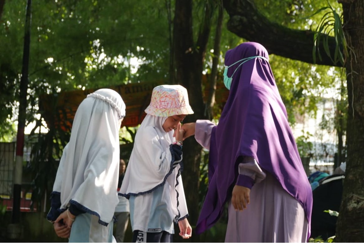 Adab Sebelum Ilmu Pilar Utama dalam Pendidikan Holistik Adab Sebelum Ilmu Pilar Utama dalam Pendidikan Holistik