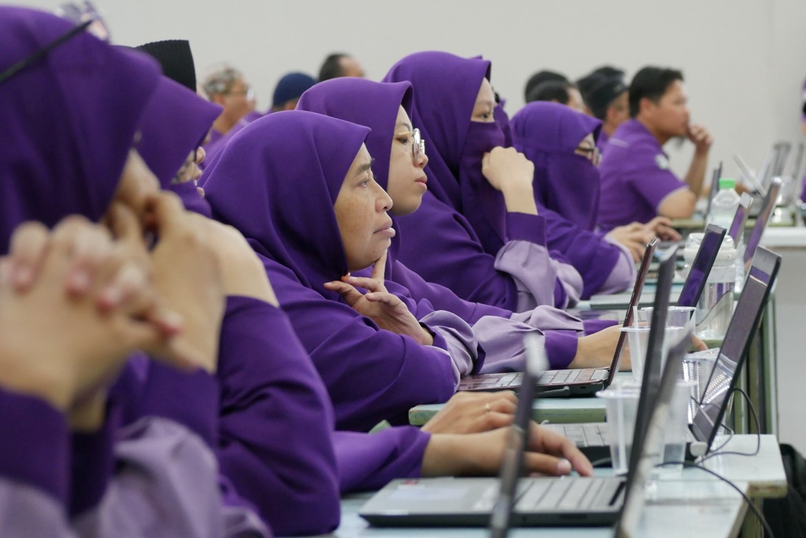 Tantangan dan Strategi Inovatif Kepala Sekolah Visioner di Era AI