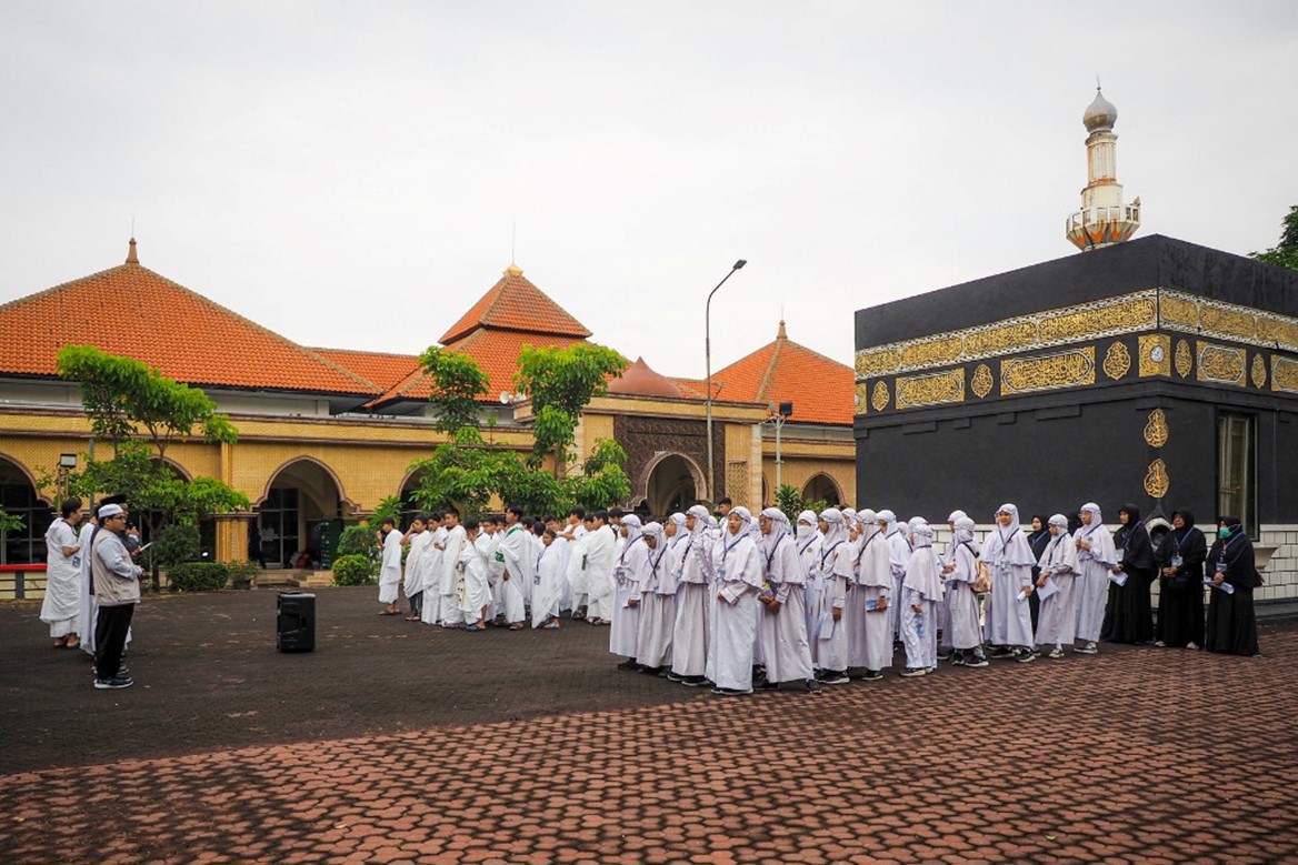Manasik Haji Siswa Kelas 6 Dari Simulasi Menuju Realisasi