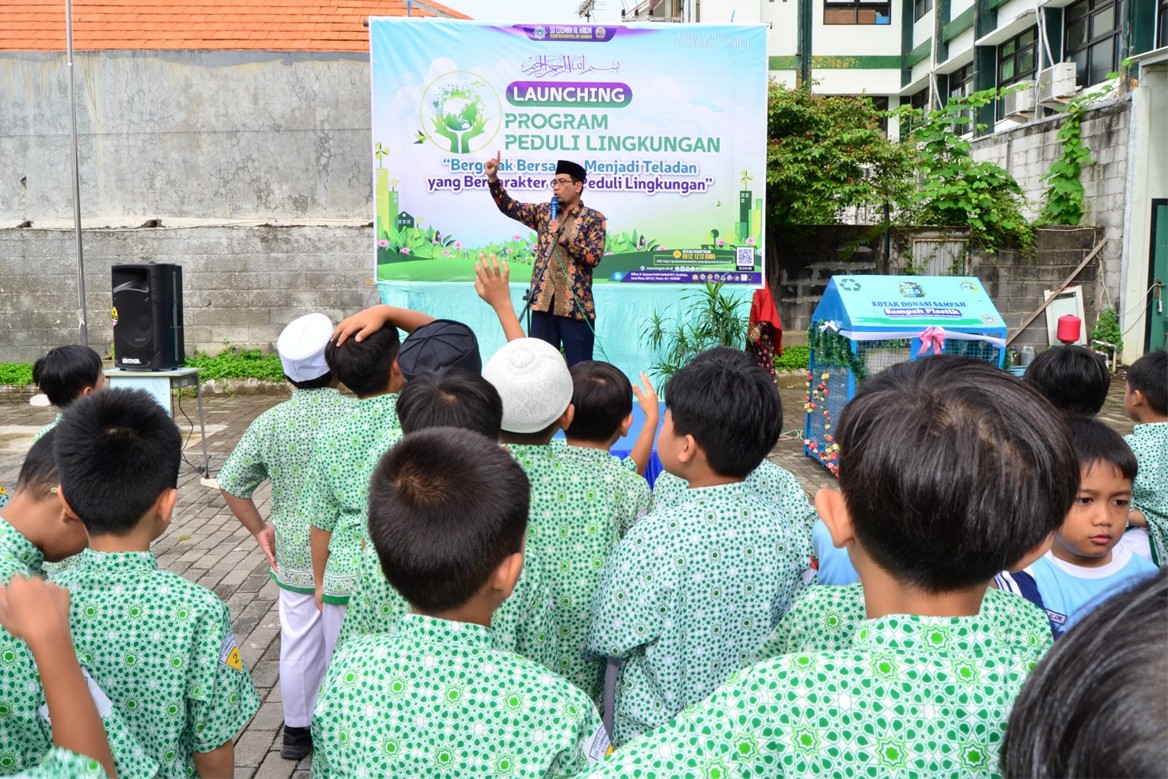 SD Luqman Al Hakim Launching Program Peduli Lingkungan