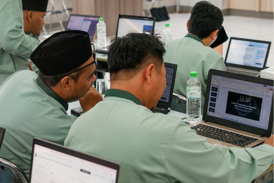 Guru SD Luqman Al Hakim Tingkatkan Kompetensi AI Bersama Tim DTI ITS